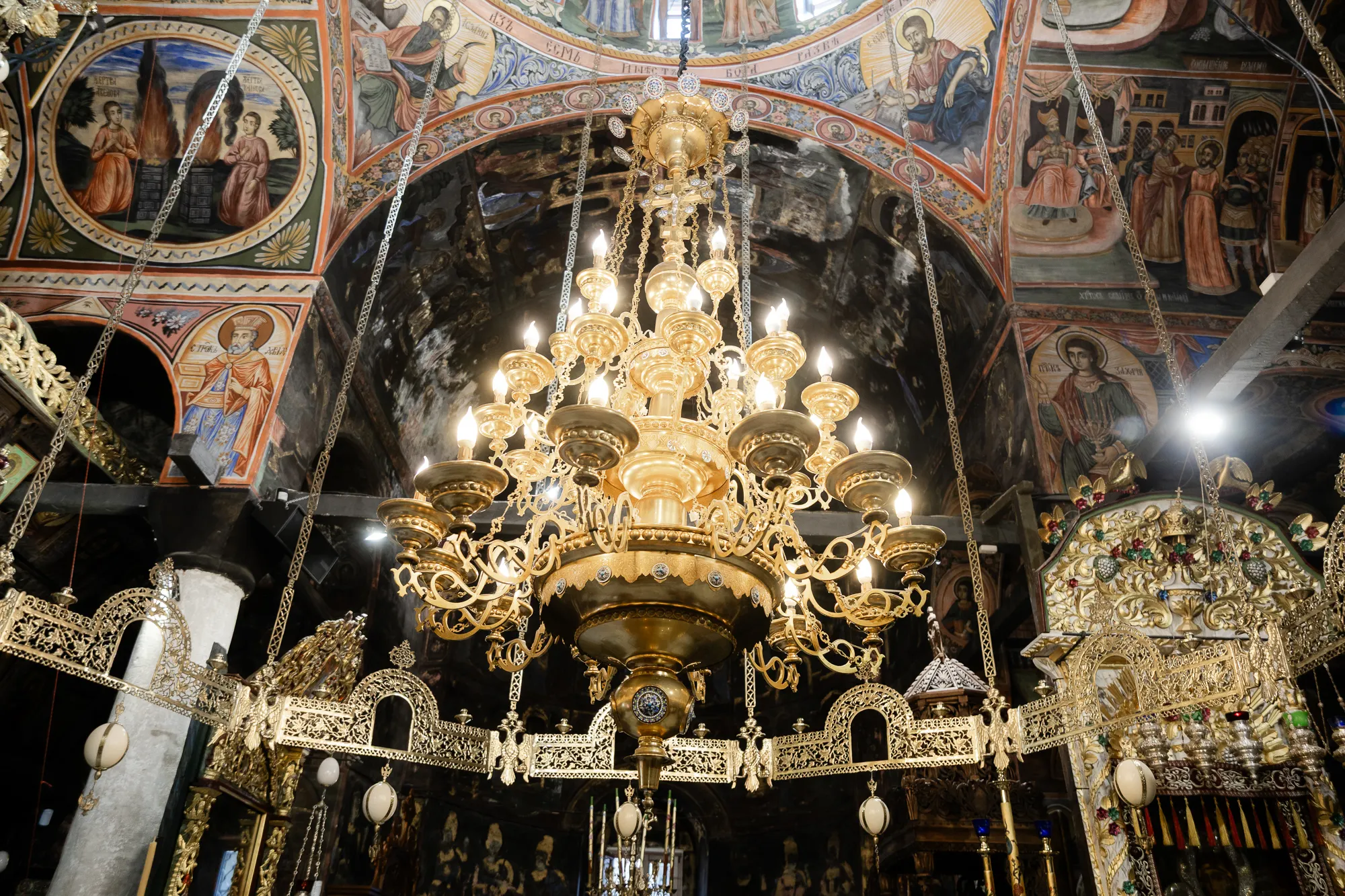 Veronika & Dragomir — Troyan Monastery — photograph 15